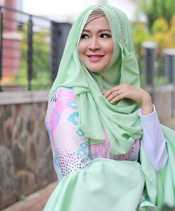 5 Artis Cantik Ini Melahirkan di Tengah Goncangan Rumah Tangga