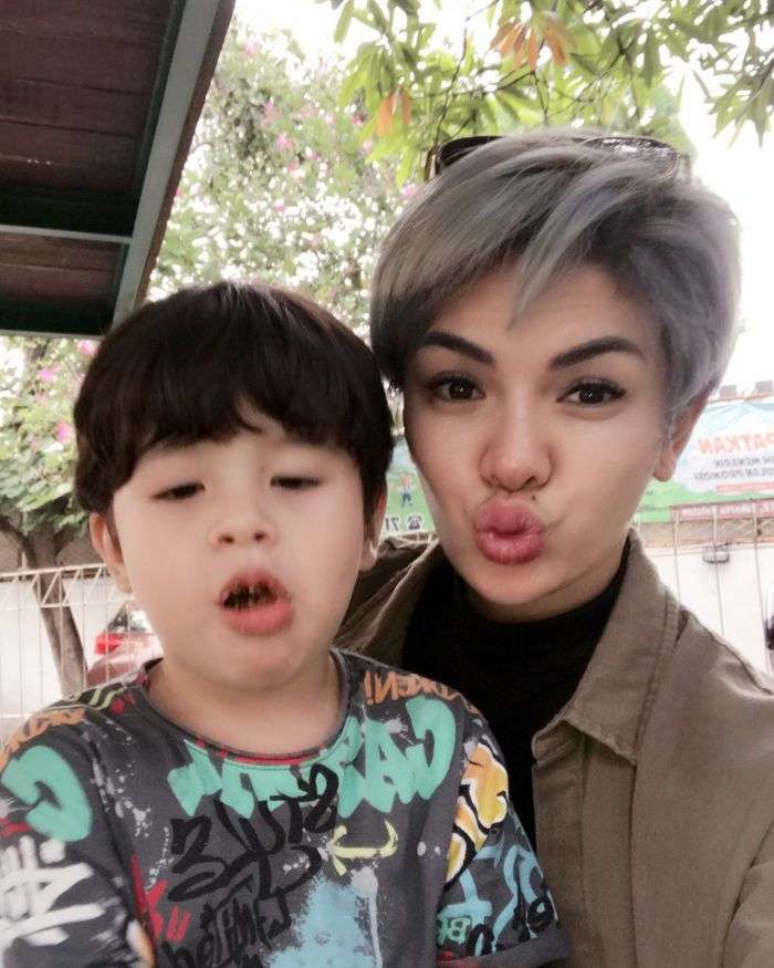 5 Artis Cantik Ini Melahirkan di Tengah Goncangan Rumah Tangga