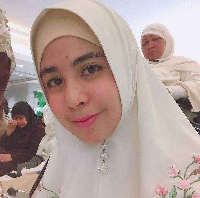 5 Artis Cantik Ini Melahirkan di Tengah Goncangan Rumah Tangga