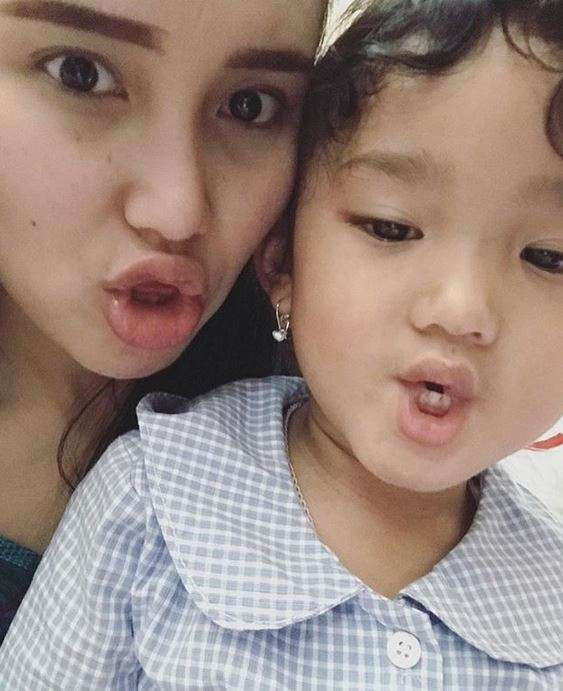5 Artis Cantik Ini Melahirkan di Tengah Goncangan Rumah Tangga