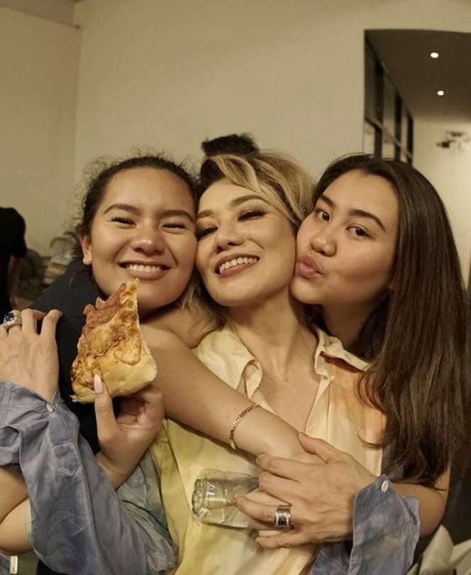 Lama Vakum dari Dunia Hiburan, Begini Kabar Reza Artamevia