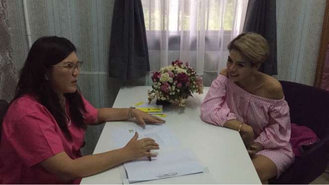Demi Dipo Latief, Nikita Mirzani Jalani Operasi Organ Intim