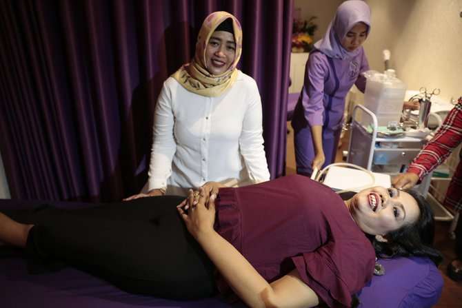 Selain Nikita Mirzani, Dua Artis Ini Juga Operasi Organ Intim