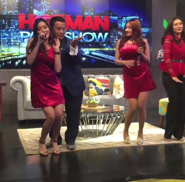 Joget Bareng Duo Serigala, Begini Gaya Hotman Paris 