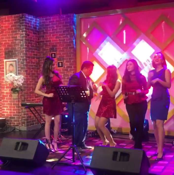 Joget Bareng Duo Serigala, Begini Gaya Hotman Paris 
