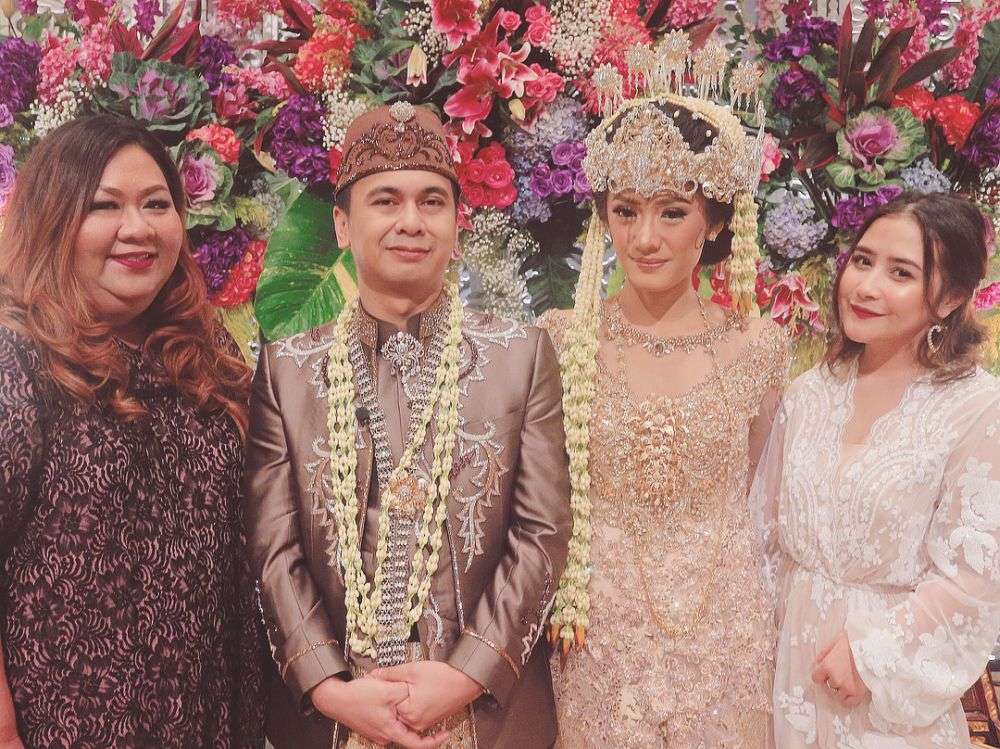 Gaya Para Seleb di Resepsi Raditya Dika, Ada Jokowi Juga