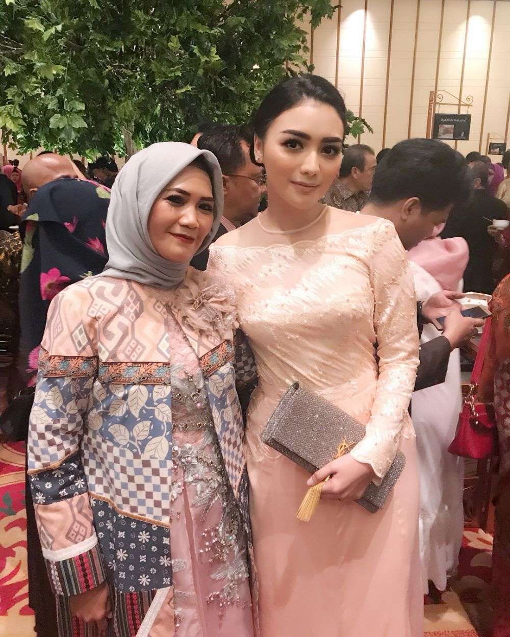 Gaya Para Seleb di Resepsi Raditya Dika, Ada Jokowi Juga