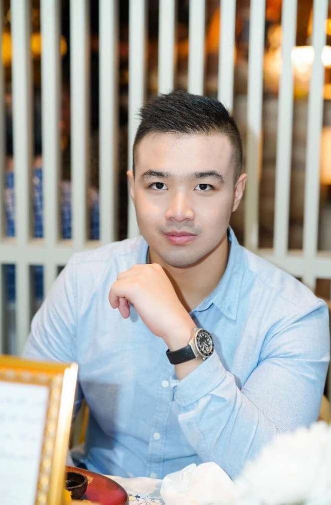 Jarang yang Tahu, Ini Sosok Adik Tina Toon yang Tampan