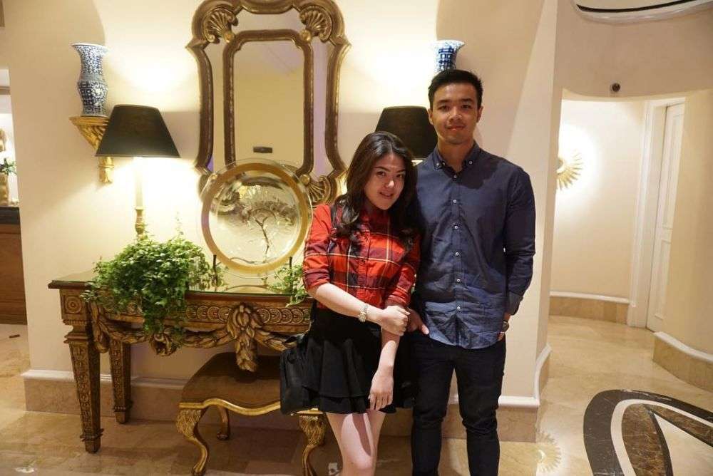 Jarang yang Tahu, Ini Sosok Adik Tina Toon yang Tampan