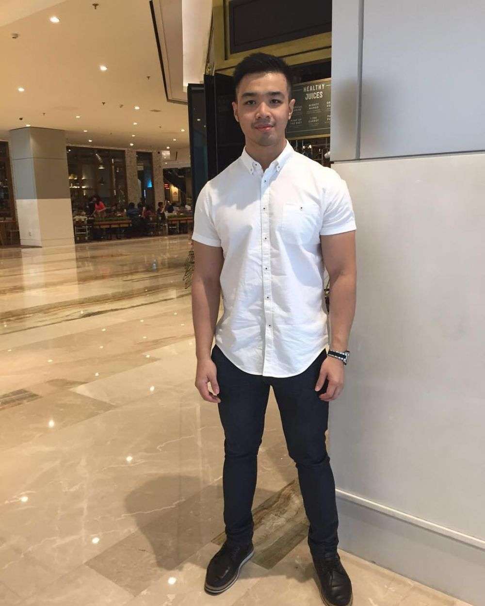 Jarang yang Tahu, Ini Sosok Adik Tina Toon yang Tampan