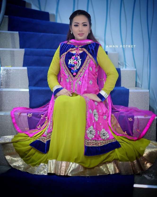 Gaya 6 Seleb Berbusana India, Siapa Paling `Bollywood`?