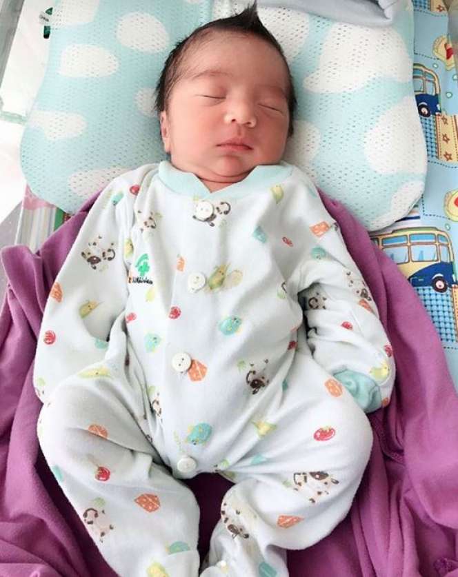 Imutnya Bayi Kembar Ustaz Solmed dan April Jasmine