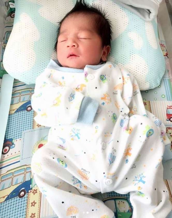Imutnya Bayi Kembar Ustaz Solmed dan April Jasmine