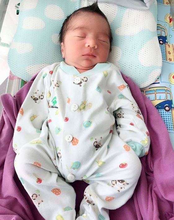 Imutnya Bayi Kembar Ustaz Solmed dan April Jasmine