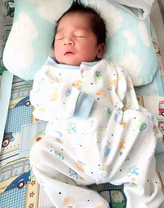 Imutnya Bayi Kembar Ustaz Solmed dan April Jasmine