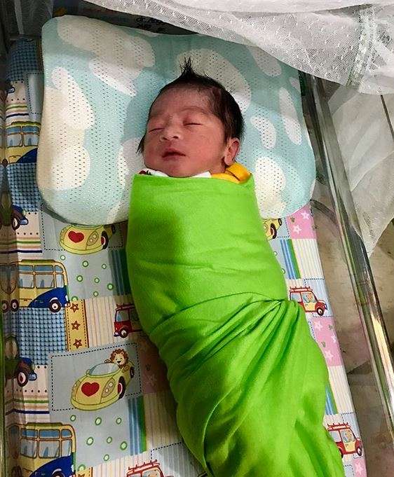 Imutnya Bayi Kembar Ustaz Solmed dan April Jasmine