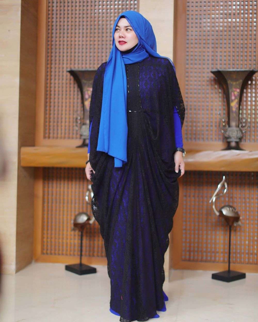 Sarita Abdul, Ibunda Shafa Harris yang Glamor dan Modis