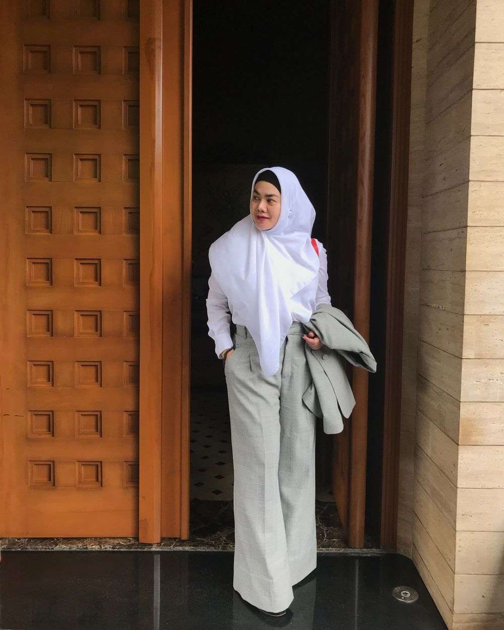Sarita Abdul, Ibunda Shafa Harris yang Glamor dan Modis