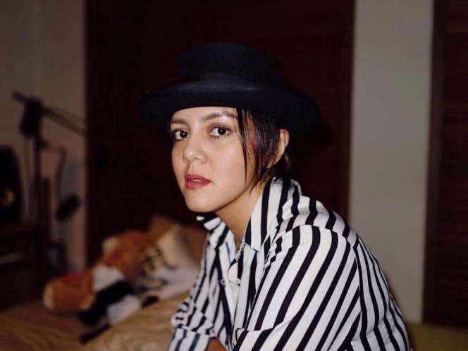 Pesona Cinta Ramlan, Adik Olla yang Jadi Musisi