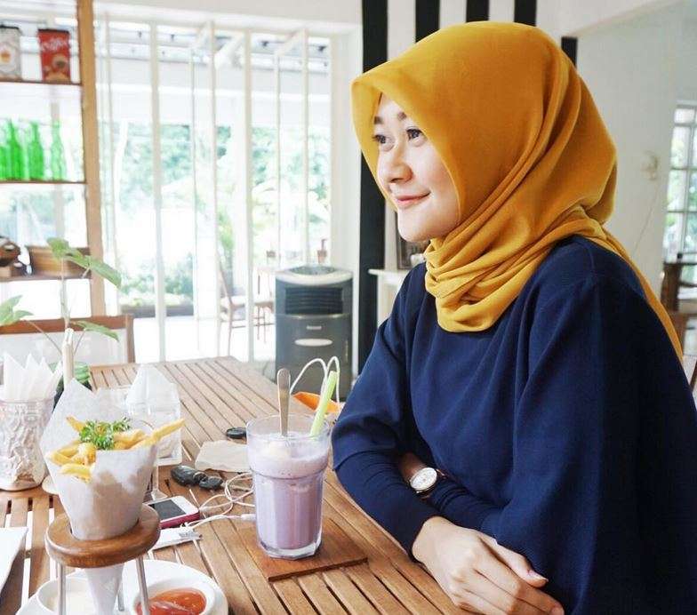 Pensiun Ngartis, Mantan Anggota Cherrybelle Ini Bikin Pangling