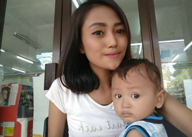 Pesona Ayunda Harun, Menantu Gogon Srimulat yang Cantik