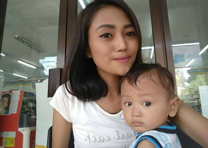 Pesona Ayunda Harun, Menantu Gogon Srimulat yang Cantik