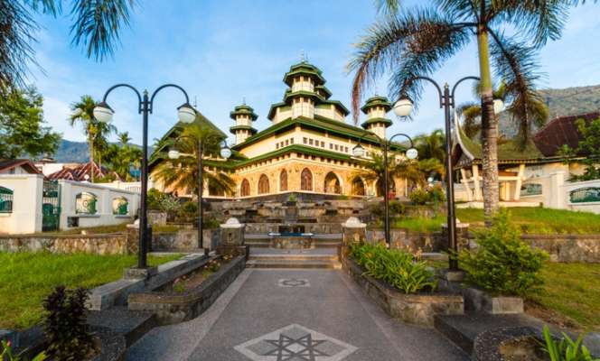 Tak Hanya Indah, 5 Masjid Ini Nyaman untuk Wisata Religi