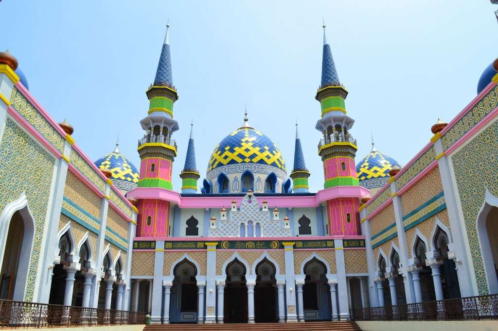 Tak Hanya Indah, 5 Masjid Ini Nyaman untuk Wisata Religi