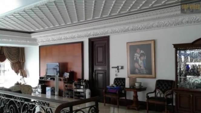 Serba Hitam, Begini Tampilan Rumah Mewah Dewi Perssik