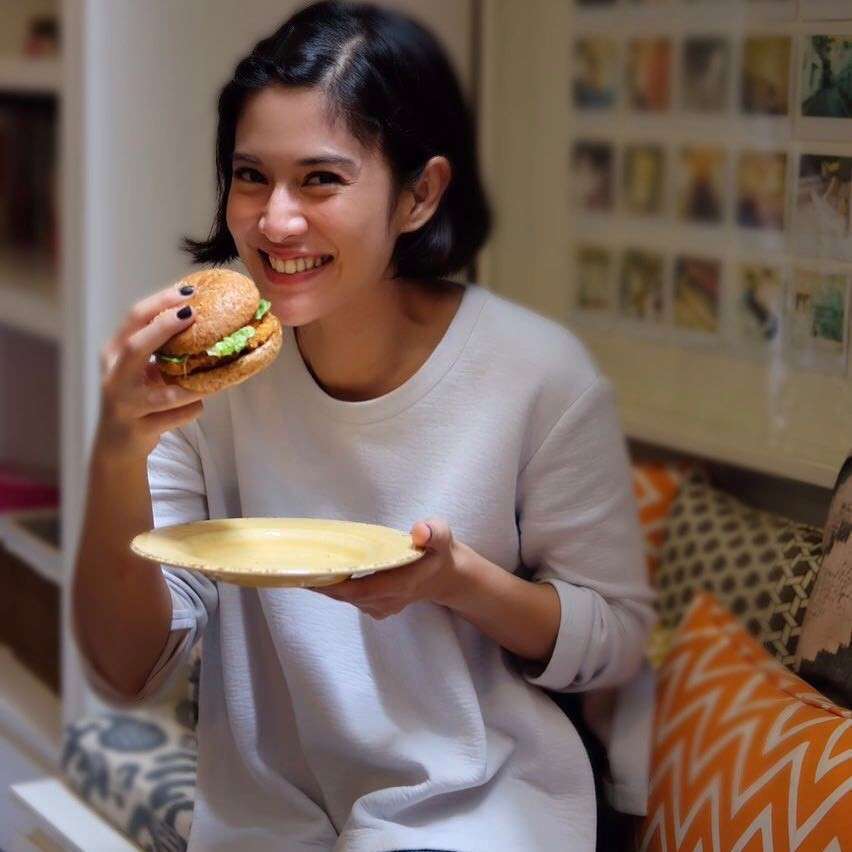 4 Artis Ini Pilih Bisnis Burger, Bukan Kue Kekinian