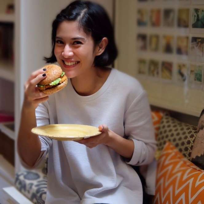 4 Artis Ini Pilih Bisnis Burger, Bukan Kue Kekinian