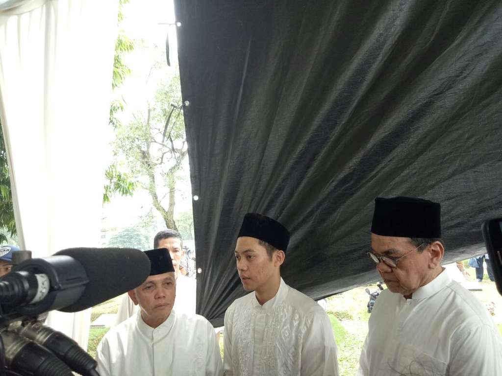 Adara Taista Dimakamkan Tepat di Hari Ulang Tahun Suaminya