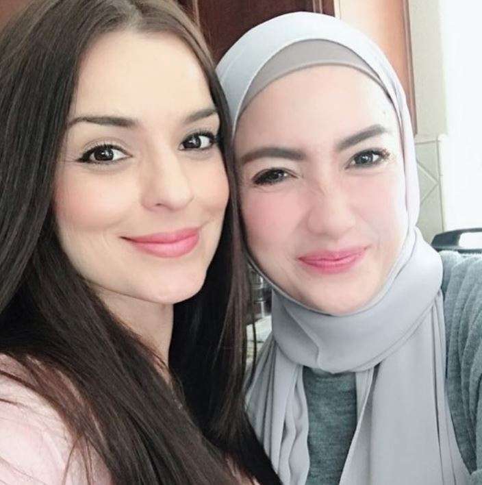 4 Seleb Cantik Ini Menikah dengan Bule Mualaf