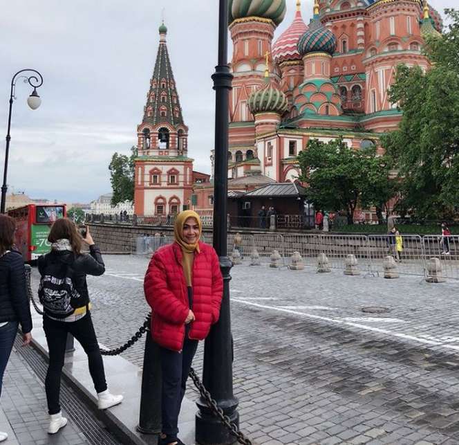 Ngabuburit, Rieta Amilia Terbang Jauh ke Rusia