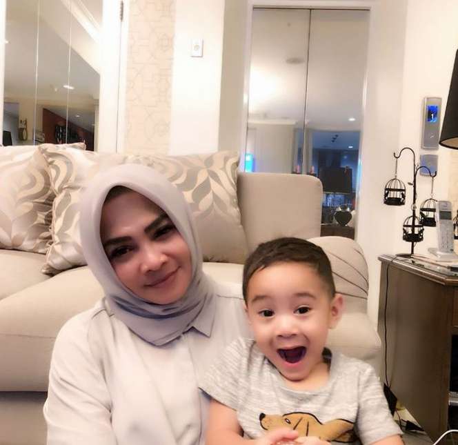 Ngabuburit, Rieta Amilia Terbang Jauh ke Rusia