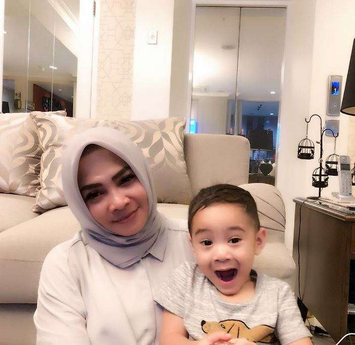 Ngabuburit, Rieta Amilia Terbang Jauh ke Rusia