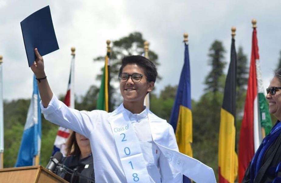 Lulus SMA di Amerika, Ini Potret Wisuda Iqbaal Ramadhan