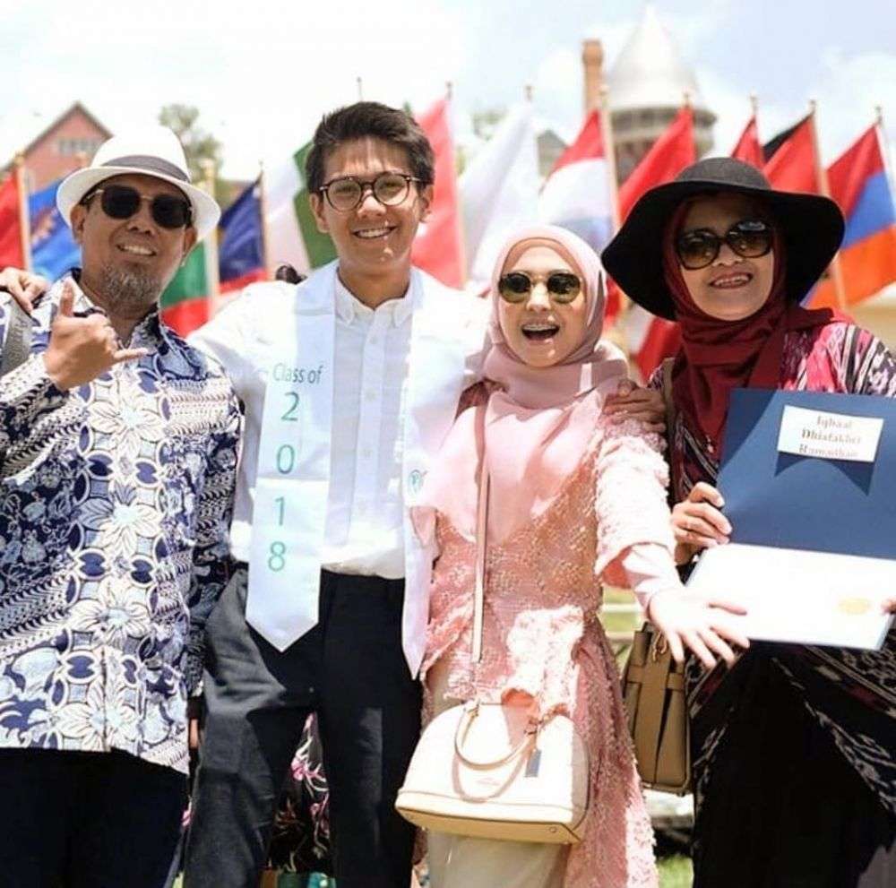 Lulus SMA di Amerika, Ini Potret Wisuda Iqbaal Ramadhan
