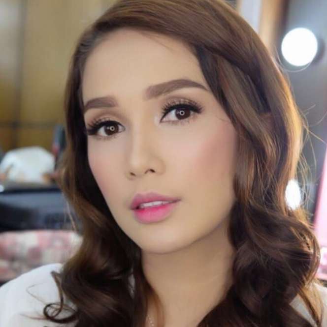 6 Artis Ini Dikenal Paling Rajin Lakukan Umroh ke Tanah Suci