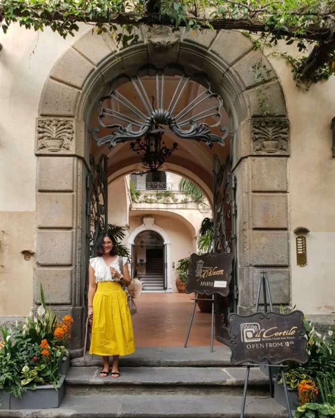 Dian Sastro dan Suami Liburan di Italia, Mesra Banget