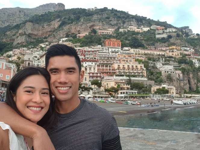 Dian Sastro dan Suami Liburan di Italia, Mesra Banget