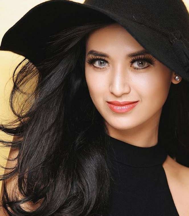 Dinikahi Pengusaha Kaya, Ini Rumah Mewah Aktris FTV Sylvia