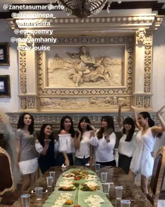 Dinikahi Pengusaha Kaya, Ini Rumah Mewah Aktris FTV Sylvia