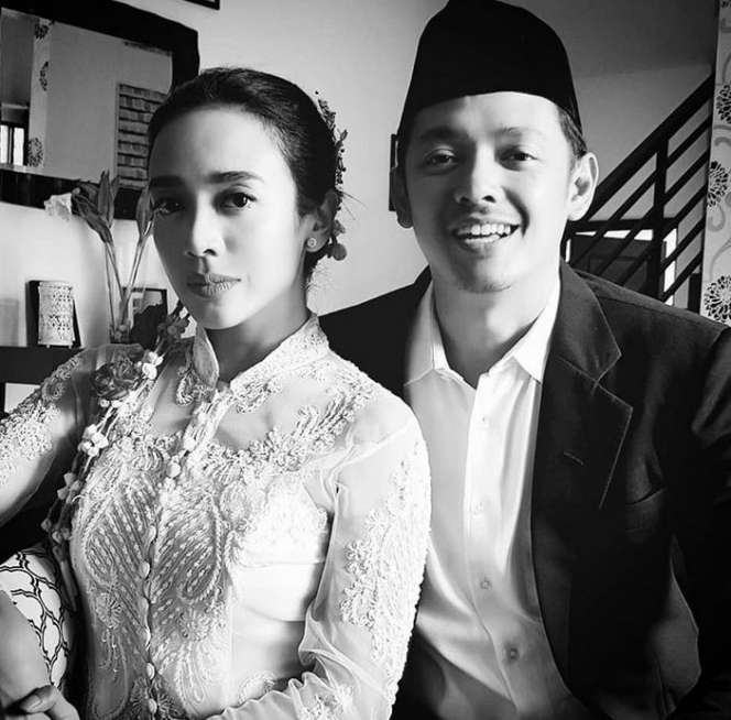 8 Tahun Nikah, Intip Potret Romantis Dea Ananda dan Suami