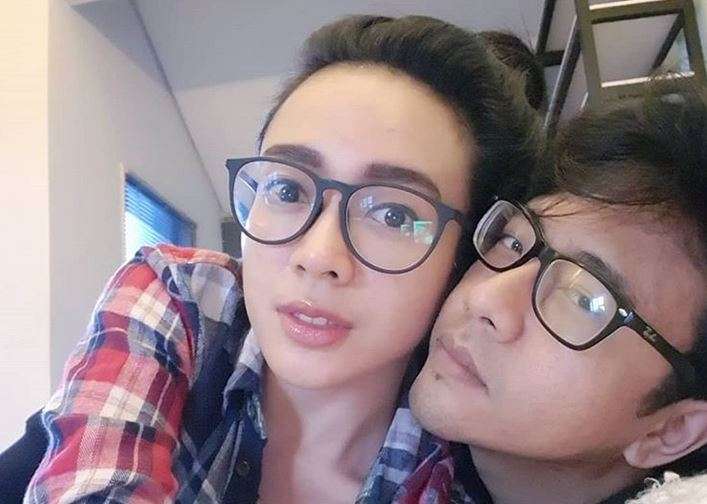 8 Tahun Nikah, Intip Potret Romantis Dea Ananda dan Suami