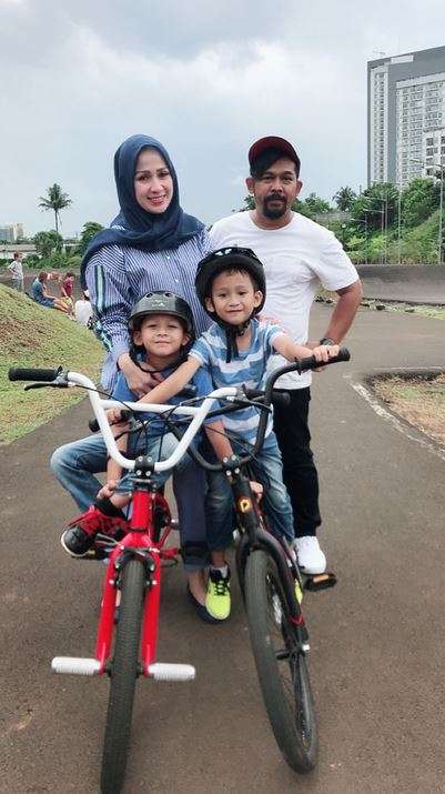 Tak Terekspos, Ini Pesona Kecantikan Istri Pelawak Bedu