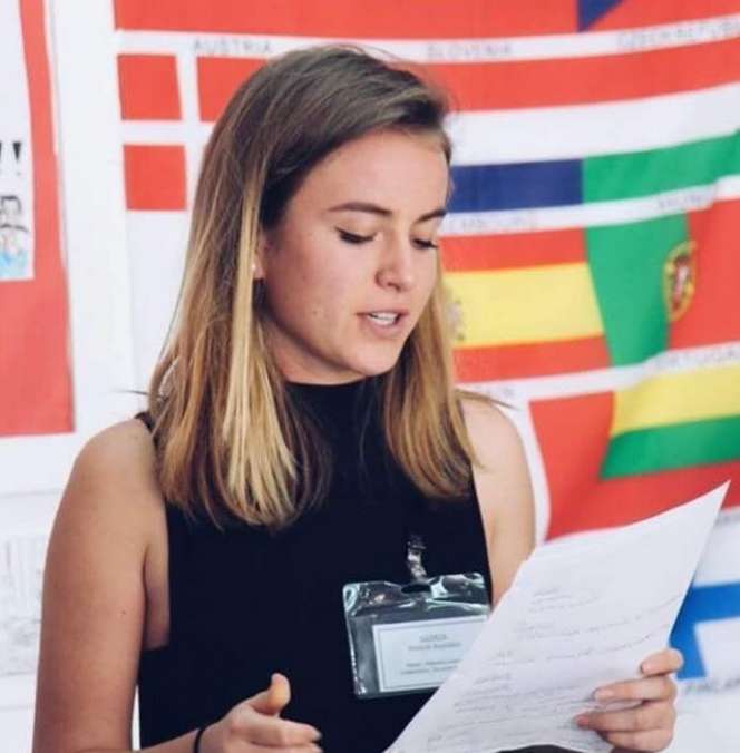 Mikaela Lezcano, Wanita yang Dekat dengan Iqbaal Ramadhan