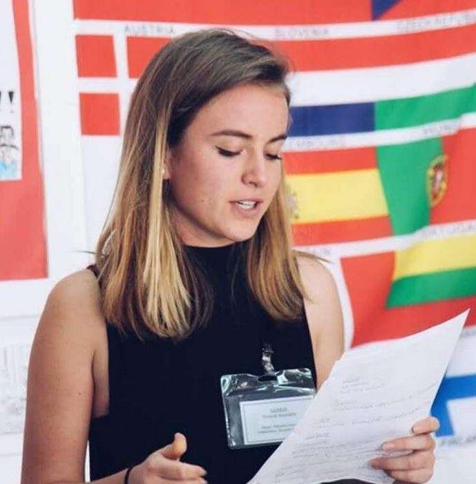 Mikaela Lezcano, Wanita yang Dekat dengan Iqbaal Ramadhan
