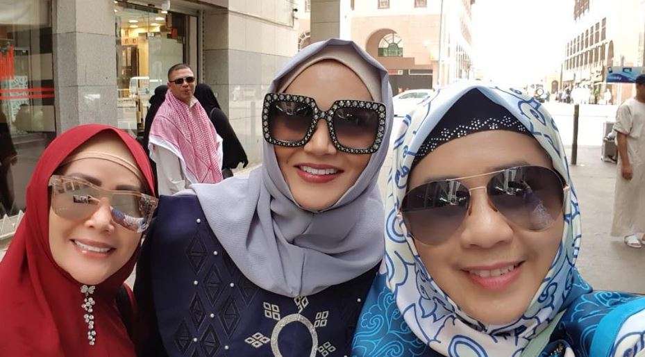 3 Seleb Cantik yang Umroh di Bulan Suci Ramadan