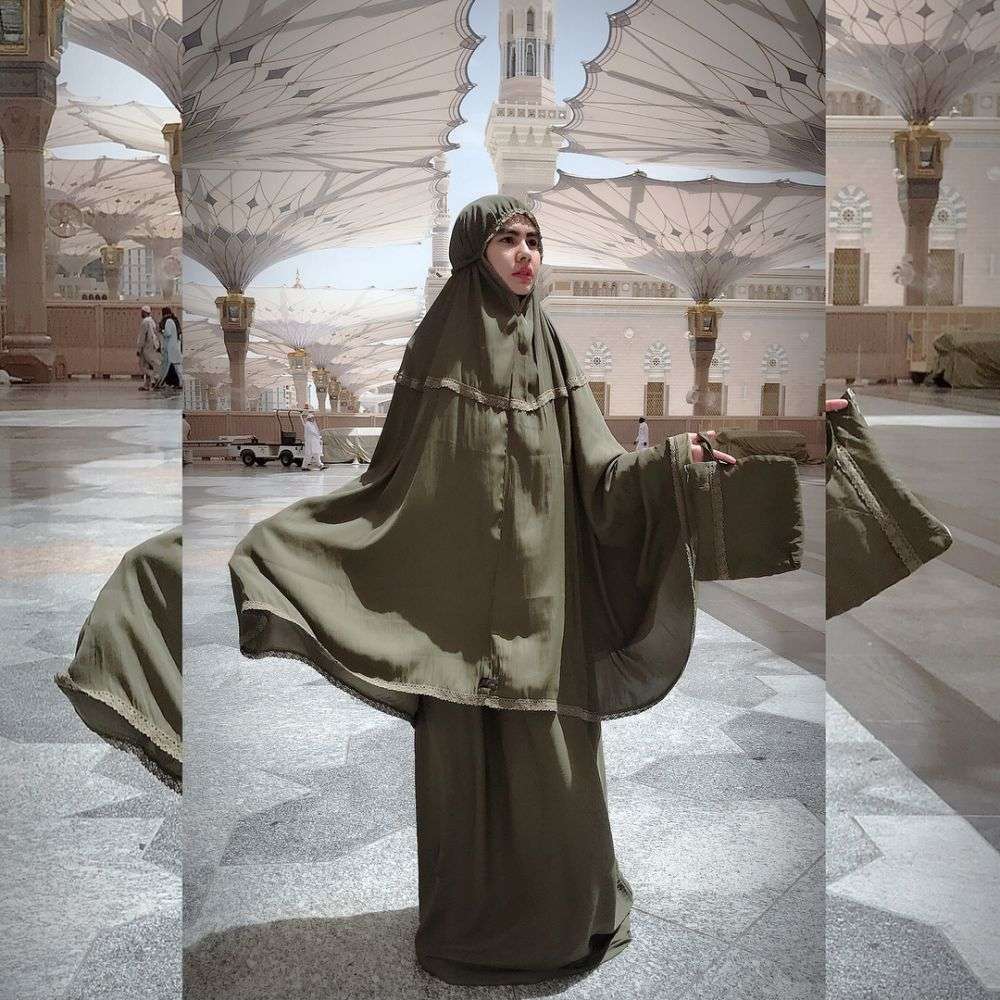 3 Seleb Cantik yang Umroh di Bulan Suci Ramadan